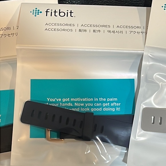 Fitbit Versa Lite Edition w Charger & New Wristbands - Reset to Factory Settings - Picture 6 of 7